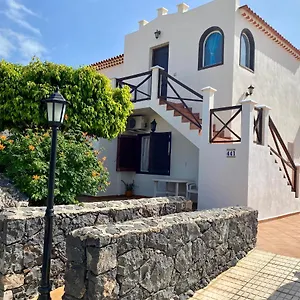 https://juangys-apartments-in-las-adelfas-golf-del-sur.adeje-hotels.com